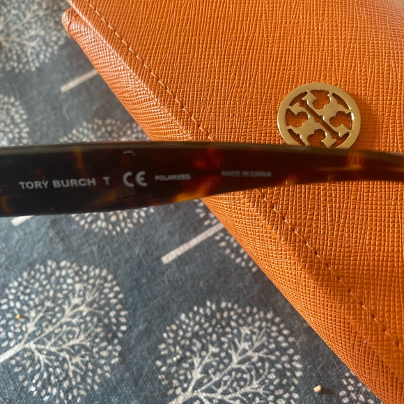 Tory Burch Polarized sunglasses - Picture 2 of 3